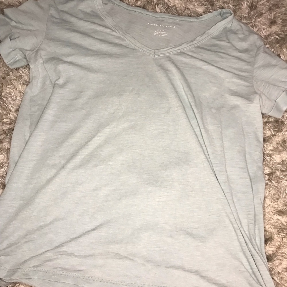 AMERICAN EAGLE V NECK TEE!!